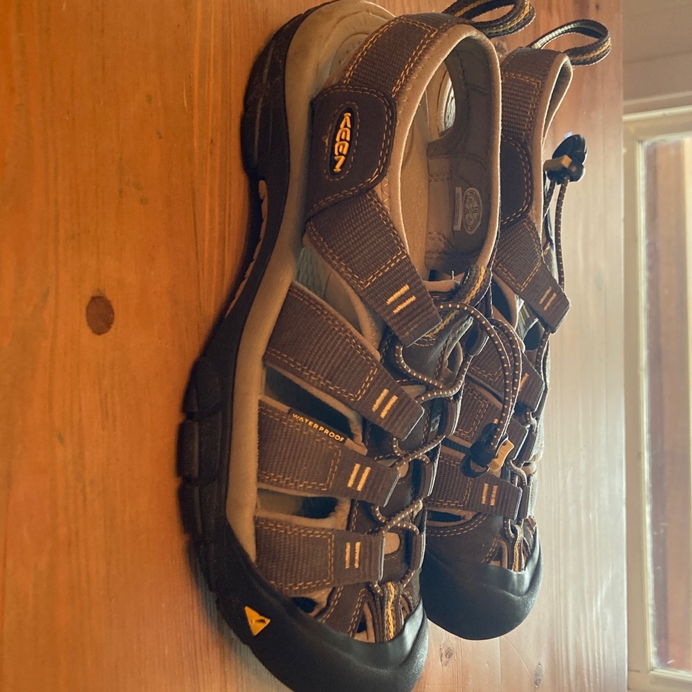 Keen Men's Dark Brown Adventure Sandals